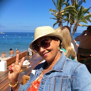 Meet your Posher, Zoila